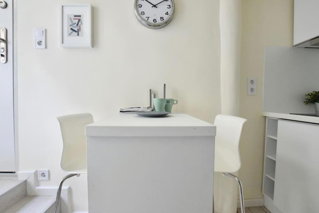 Budget By Hi5- Mini Budapest